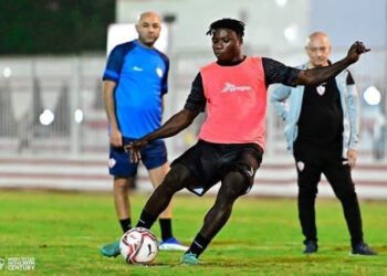 سامسون أكينيولا يشارك  في تدريبات الزمالك الجماعية