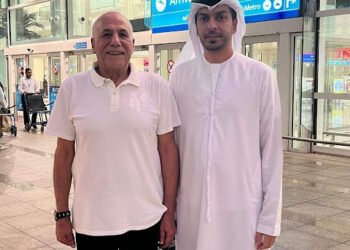 وصول رئيس الزمالك حسين لبيت الي الإمارات لحضور مباراة كأس السوبر المصري لكرة اليد