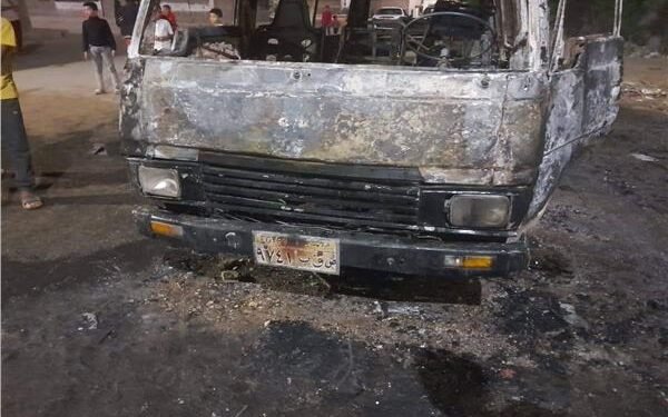 بسبب خلافات المصاهرة.. عامل يشعل النيران في سيارة...