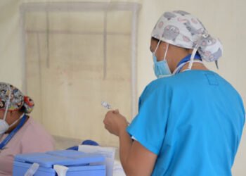 لأول مرة.. “أسترازينيكا” تعترف بأن لقاحها ضد كورونا قد يسبب جلطات دموية مدمرة .. وتعويضات...