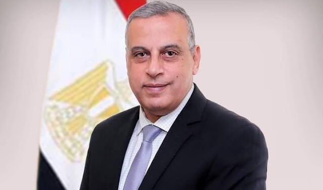 محافظ سوهاج يتلقي طلبات التصالح على مخالفات البناء...