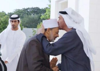 فور وصوله أبوظبي الرَّئيس الإماراتي يستقبل  شيخ الأزهر ويبحثان تأصيل الحوار الحضاري والتَّعايش بين...