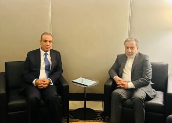 وزير الخارجية والهجرة يلتقى بنظيره الايرانى