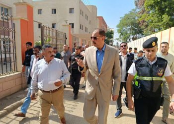 خلال جولة ميدانية مفاجئة بجهينة ..   محافظ سوهاج يتفقد مستوى الخدمات بقرية “الطليحات” ويوجه...