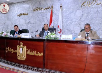 خلال اجتماع المجلس التنفيذي..   محافظ سوهاج يشدد على متابعة ملفات التصالح والتقنين وإزالة التعديات...