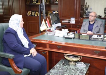 محافظ بني سويف يهنئ تعليم بني سويف لفوز طلابها بالمركزين الأول والثاني في مسابقة فن...