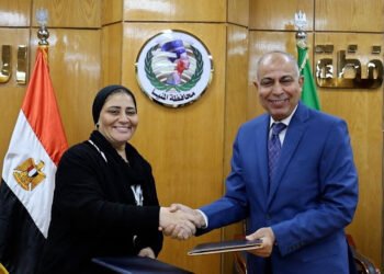 محافظ المنيا يوقع بروتوكول تعاون مع مؤسسة العنانى لإنشاء مركز أورام متخصص للمرأة ومشاغل حرف...