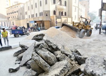 محافظ الفيوم يوجه بسرعة رفع مخلفات الطبقة الأسفلتية القديمة بشارع عدلي يكن لتيسير الحركة المرورية