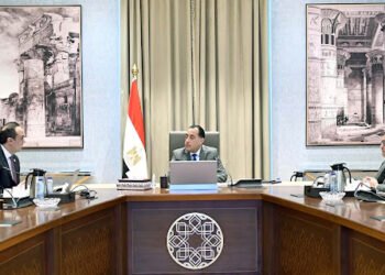 رئيس الوزراء يُتابع مع رئيس هيئة الرعاية الصحية استعدادات المرحلة الثانية للتأمين الصحي الشامل
