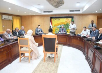 محافظ الفيوم يوجه بتوفير مشروعات تنموية وفرص عمل وتراخيص أكشاك للأولى بالرعاية
