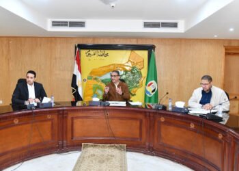 محافظ الفيوم يشدد على سرعة إخلاء المنشآت الآيلة للسقوط الصادر بشأنها قرارات إزالة