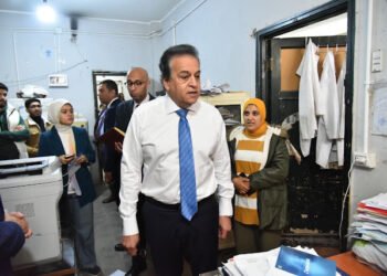 نائب رئيس مجلس الوزراء وزير الصحة يقوم بجولة ميدانية تفقدية مفاجئة لمستشفى 6 أكتوبر المركزي...