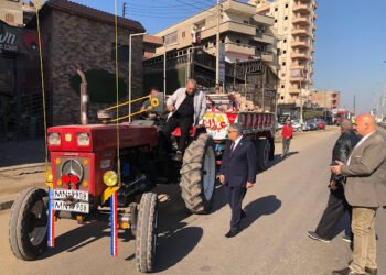محافظ الدقهلية يصادر جرار زراعي لإلقاء مخلفات الهدم على الطريق العام بالسنبلاوين