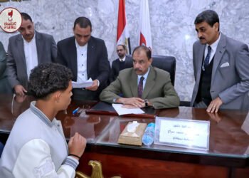 محافظ سوهاج يعقد اللقاء الجماهيري الأسبوعي للاستماع إلى شكاوى وطلبات المواطنين