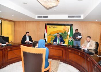 محافظ الفيوم يوجه بتوفير الرعاية الصحية والعلاج اللازم لعدد من الحالات المرضية