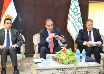 محافظ الفيوم يترأس اجتماع المجلس التنفيذي للمحافظة
