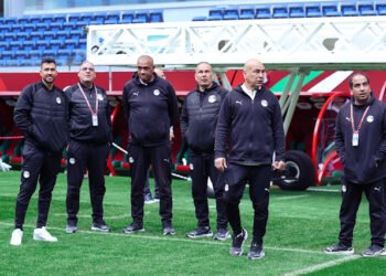منتخب مصر يتفقد أرضية ملعب مباراة السنغال