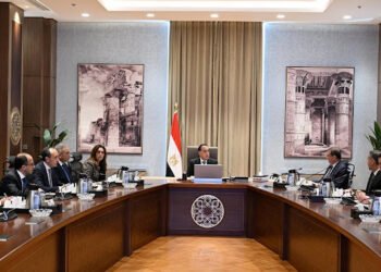 رئيس الوزراء يستعرض إجراءات التعامل مع الحيوانات الضالة والمتروكة
