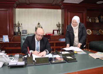 محافظ بني سويف يعتمد نتيجة امتحانات الفصل الدراسي الأول للشهادة الإعدادية بنسبة 75.6%