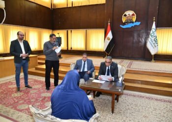 محافظ الفيوم يوجه بسرعة توفير تدخلات الحماية الاجتماعية لعدد من الأسر الأكثر احتياجاً