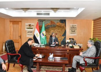محافظ الفيوم يوجه بالتجهيز الفوري لقطعة أرض خلف مسجد ناصر الكبير تمهيداً لنقل موقف سيارات...