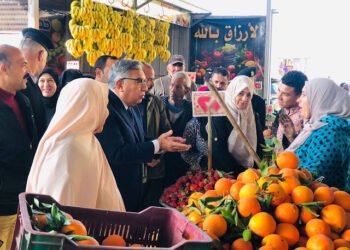 محافظ الدقهلية يتفقد سوق طلخا الحضاري لمتابعة الحالة العامة بالسوق ومدى الالتزام من قبل البائعين...