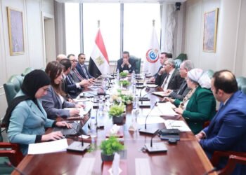 وزير الصحة يناقش مع سيمنس هيلثنيرز إنشاء مراكز متخصصة لعلاج الأورام والإشعاع في صعيد مصر