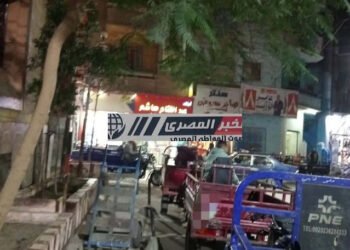 تعرقل المواطنين من الصلاة «التكاتك» و«التروسيكلات» تحتل مسجد القطب بسوهاج والأهالى تستغيث