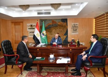 خلال لقاءه بعدد من مديري المديريات.. محافظ الفيوم يؤكد على الارتقاء بآليات العمل لتحسين مستوى...