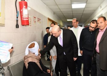 محافظ الفيوم يتفقد المستشفى العام ويوجه بتعديل نوبتجيات الأطباء ببعض الأقسام