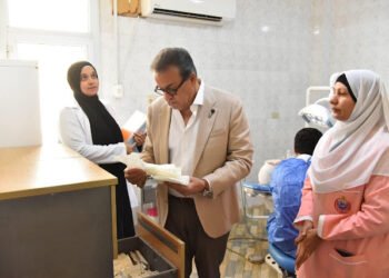 وزير الصحة يجري جولة ميدانية مفاجئة بمدينة بدر ويوجه بتقليل وقت انتظار المرضى في مركز...