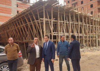 نائب محافظ الفيوم يترأس لجنة لمراجعة أعمال البناء بمحيط نادي قارون.. والوقوف على مدى الالتزام...