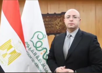 لتقصيرهم في أداء عملهم.. محافظ الفيوم يحيل 16 من مسئولي الأملاك والزراعة والجمعيات الأهلية للنيابة