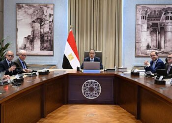 رئيس الوزراء يستعرض الإصدارة الجديدة المحدثة من وثيقة سياسة ملكية الدولة