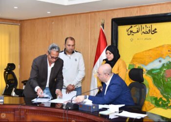 للتيسير وتخفيف الأعباء على المرضى .. محافظ الفيوم يوجه بسرعة نهو محطة المياه الجديدة بوحدة...