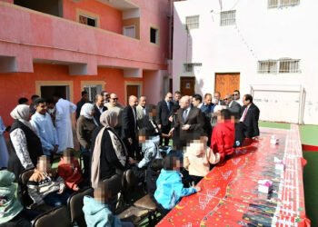 محافظ الفيوم يزور الأطفال الأيتام بجمعية تحسين الصحة لتهنئتهم بعيد الفطر المبارك