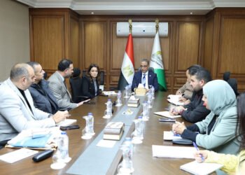 محافظ الجيزة يعقد اجتماعًا موسعًا لوضع حلول جذرية للمشكلات في حدائق الأهرام لتحسين الخدمات المقدمة...