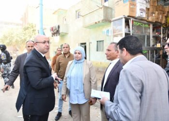 محافظ الفيوم يقوم بجولة ميدانية موسعة لمركز أبشواي.. ويقرر مجازاة رئيس الوحدة المحلية بـسنرو لتردي...