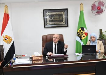 محافظ الفيوم يناقش عدداً من الملفات الحيوية ويوجه بتعظيم الاستفادة من الموارد المتاحة بمركز ابشواي