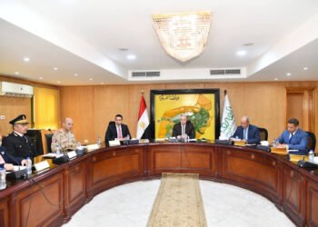 محافظ الفيوم يؤكد على تنفيذ قرارات رئيس مجلس الوزراء بشأن مواعيد غلق المحال التجارية والمطاعم