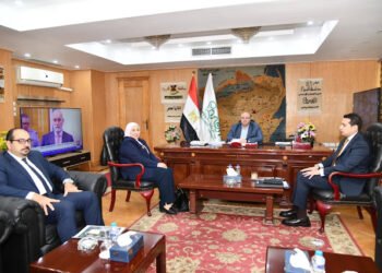 محافظ الفيوم يناقش سبل التعاون بين المستشفيات الجامعية والمركزية لتعزيز المنظومة الصحية ورفع كفاءة الخدمات...