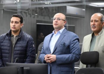 محافظ الفيوم يتابع الالتزام بمواعيد غلق المحال التجارية.. وجهود مواجهة تداعيات الطقس السيئ والتقلبات الجوية