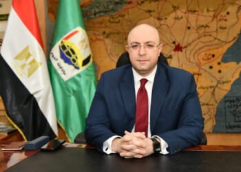 محافظ الفيوم يحيل عدداً من مسئولي الجمعيات الزراعية وتراخيص البناء وموظفي العلاوات للنيابة
