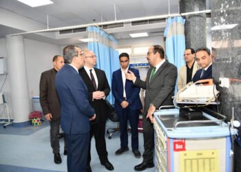 محافظ الفيوم ورئيس الجامعة يتفقدان عدداً من الأقسام والوحدات بالمستشفى الجامعي