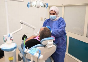 جامعة الفيوم تحتفل باليوم العالمي لصحة الفم والأسنان بكلية طب الأسنان