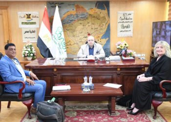 بالتعاون مع منظمة التكافل الاجتماعي “InterActions & Solidarity”.. محافظ الفيوم يبحث آليات تمكين المرأة وتدريب...