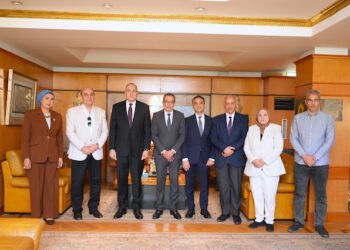 رئيس جامعة الفيوم يستقبل المستشار محمد عطية رئيس الجهاز التنفيذي للهيئة العامة لمحو الأمية وتعليم...