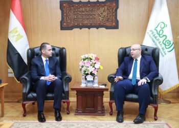نائب وزير الصحة يبحث مع محافظ الفيوم تطوير المنظومة الصحية وتخفيف الأعباء عن المرضى