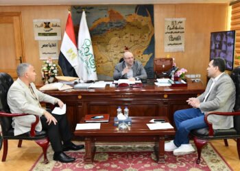 محافظ الفيوم يناقش مع معاون وزير الإسكان معوقات مشروعات “القرض الأوروبي”.. ويقرر تشكيل لجنة لمتابعة...