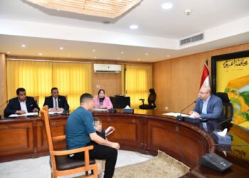 محافظ الفيوم يوجه بتوفير فرصتي عمل ومشروع لذوي الهمم